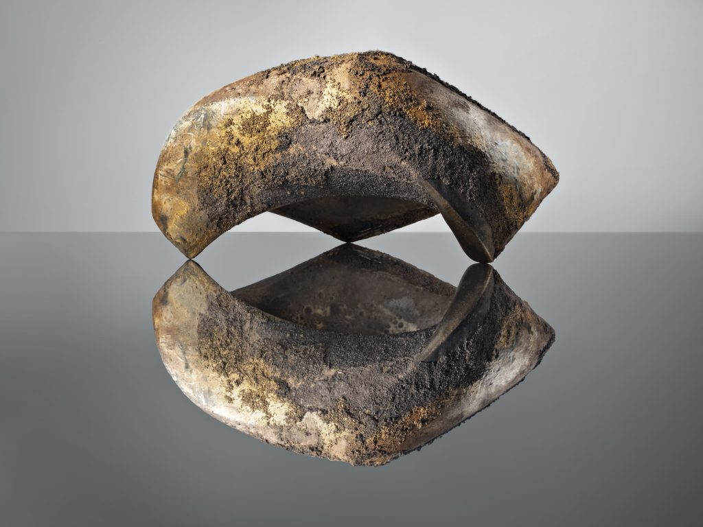 Walking on water - Sculpture Paola Masi
