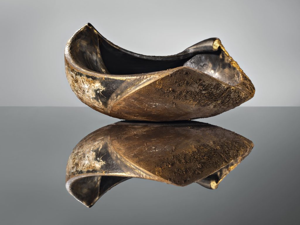 Walking on water - Sculpture Paola Masi